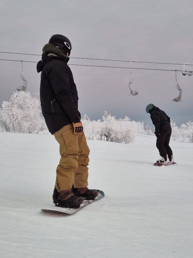 Master the art of snowboarding at your own pace with a private lesson tailored to your comfort and confidence at Saariselkä